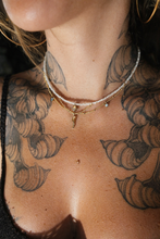 Cargar imagen en el visor de la galería, Gargantilla Ana deluxe piedra luna arco iris