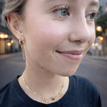 Cargar imagen en el visor de la galería, Aros Sira con piedra luna melocotón