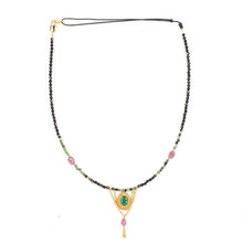 Cargar imagen en el visor de la galería, Gargantilla de zoisita, turmalina, onix negro y verde con cadena bañada en oro por Bechi Ulivi Jewels.
Zoisite, turmaline, black and green onyx with gold-plated chain made by Bechi Ulivi Jewels.