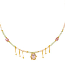 Cargar imagen en el visor de la galería, Gargantilla de ópalo rosa, aventurina y turmalina con cadena bañada en oro por Bechi Ulivi Jewels.
Pink opal, aventurine and tourmaline beaded necklace with gold-plated chain by Bechi Ulivi Jewels.