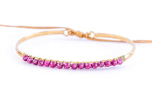 Cargar imagen en el visor de la galería, Pulsera fina bañada en oro con rubí de Bechi Ulivi Jewels
Thin, gold-plated bracelet with ruby.