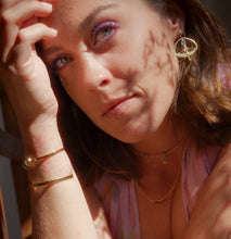 Cargar imagen en el visor de la galería, Pendiente Isis onix negro