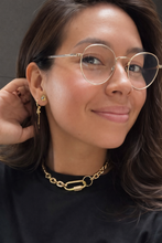 Cargar imagen en el visor de la galería, Aros Estrella con Piedra Adularia – Joyas Exclusivas de Bechi Ulivi Jewels