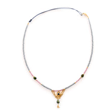 Cargar imagen en el visor de la galería, Gargantilla de cuarzo ahumado, granate, onix negro y turmalina verde con cadena bañada en oro por Bechi Ulivi Jewels.
Smoky quartz, garnet, black onyx and green tourmaline beaded necklace with gold-plated chain made by Bechi Ulivi Jewels.