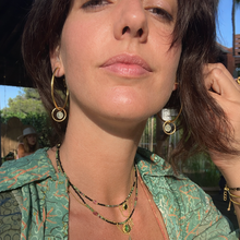 Cargar imagen en el visor de la galería, pendientes criollas grande prehnita por Bechi Ulivi Jewels
aros grandes bañados en oro con piedra bola prehnita