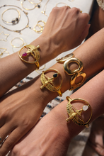 Cargar imagen en el visor de la galería, pulsera isis en modelo por Bechi Ulivi Jewels