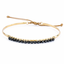 Cargar imagen en el visor de la galería, pulsera fina bañada en oro con onix negro diseñado por Bechi Ulivi Jewels