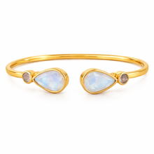 Cargar imagen en el visor de la galería, pulsera luna piedra luna arco iris
esclava bañada en oro con piedra en forma de lagrima de piedra luna y piedra redonda de cuarzo ahumado