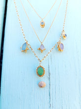 Cargar imagen en el visor de la galería, Collar Coralina en calcedonia azul