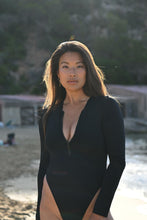 Cargar imagen en el visor de la galería, Aros Sira con calcedonia rosa
