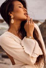 Cargar imagen en el visor de la galería, Pulsera Marja piedra luna blanca arco iris
