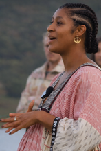 Cargar imagen en el visor de la galería, Pendiente Isis onix negro
