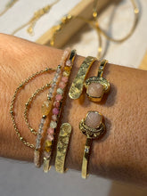 Cargar imagen en el visor de la galería, Pulsera Ana piedra Luna Adularia
