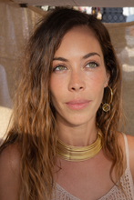 Cargar imagen en el visor de la galería, Pendientes criollas grande con piedra de citrino
aros grandes bañados en oro con piedra citrino
