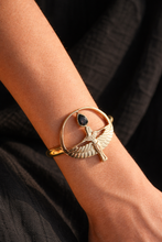 Cargar imagen en el visor de la galería, pulsera isis bañada en oro con onix negro por Bechi Ulivi Jewels

