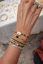 Cargar imagen en el visor de la galería, Modelo con Pulsera Claudia onix negro por Bechi Ulivi Jewels
