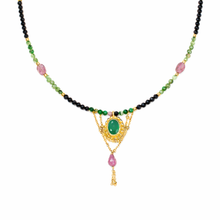 Cargar imagen en el visor de la galería, gargantilla de piedras pequeñas de ónix negro, zoisita, turmalina negra y ónix verde con cadena bañada en oro por Bechi Ulivi Jewels
