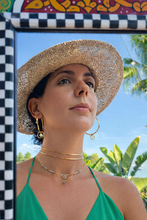 Cargar imagen en el visor de la galería, pendientes criollas grande prehnita por Bechi Ulivi Jewels
aros grandes bañados en oro con piedra bola prehnita
