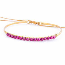Cargar imagen en el visor de la galería, pulsera fina bañada en oro con rubí por Bechi Ulivi Jewels

