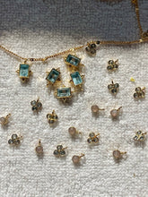 Cargar imagen en el visor de la galería, Collar Sofia 5 Colgantes Topacio azul
